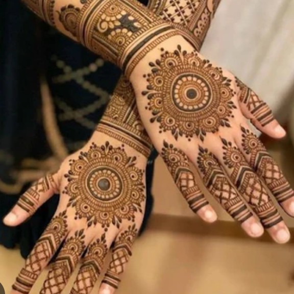 Paras Mehndi Artist 
