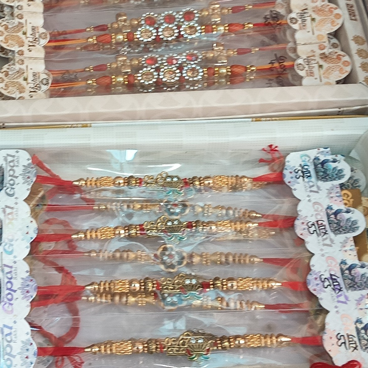 Glori Rakhi