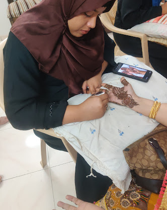 Shabana the mehendi artist