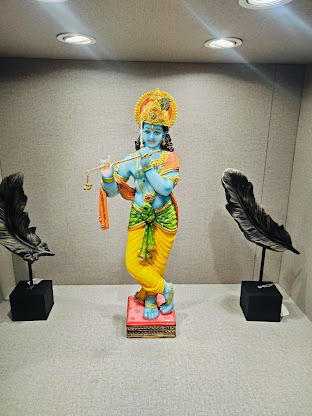 CROWN THE ARTIFACTS AND GIFTS STORE