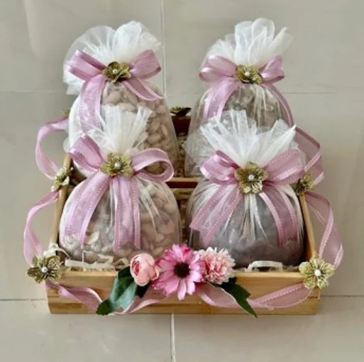 Creative Gift Hampers n Resin Artist