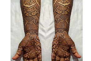 Reshmi mehendi art