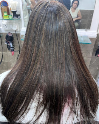 Ritu'S Hair And Beauty Salon