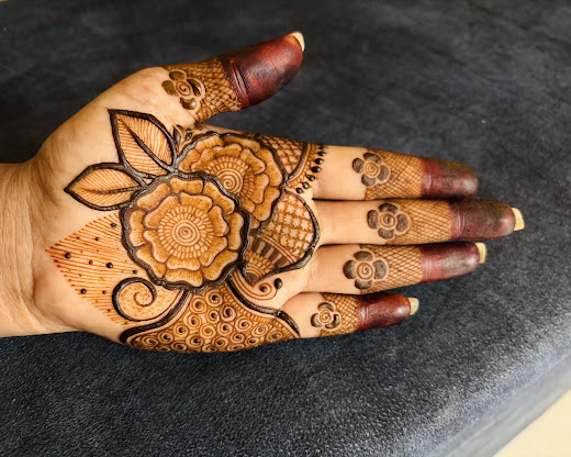 Aarti Gadhave Bridal Mehendi Artist